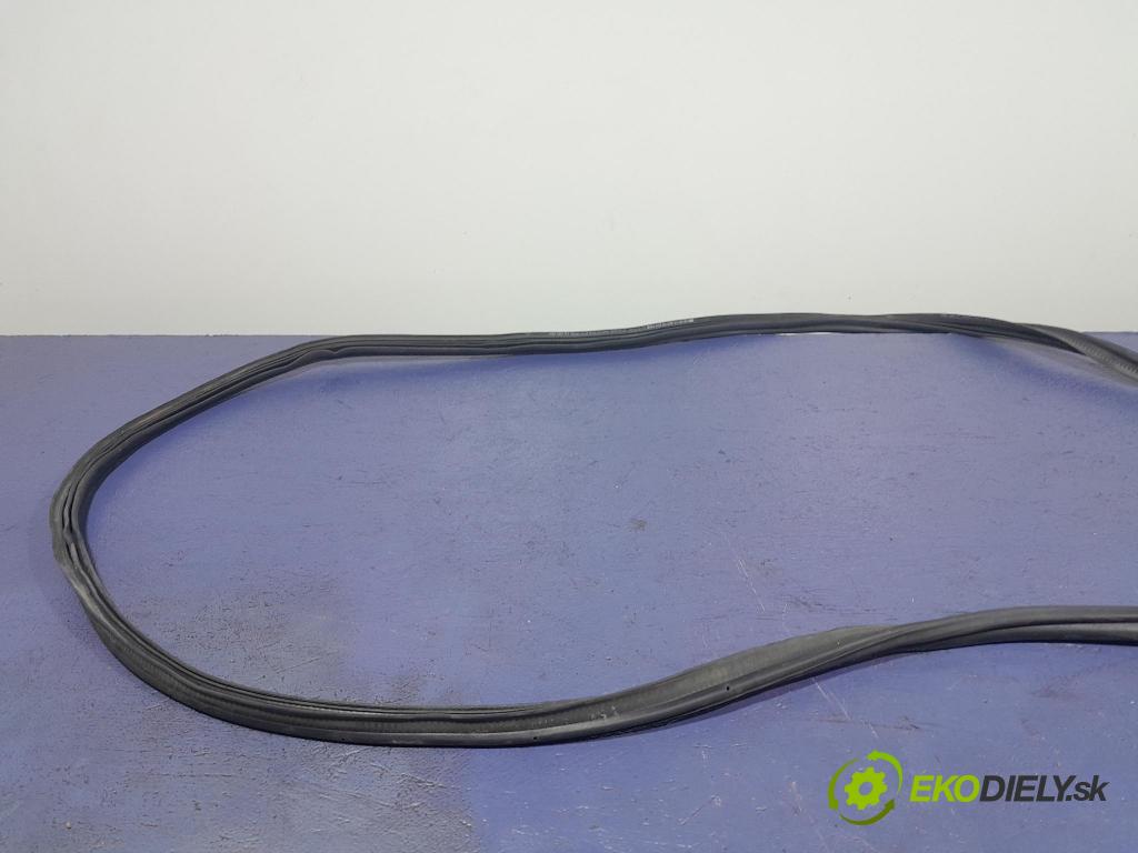 Skoda Superb 2019 Těsnění: Kryty kufr 3V5827705B