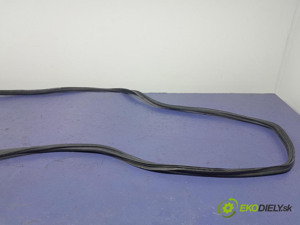 Skoda Superb 2019 Těsnění: Kryty kufr 3V5827705B