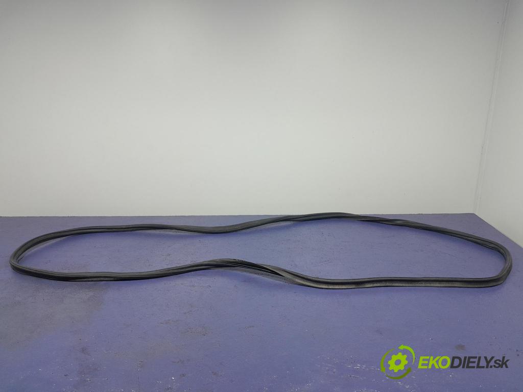 Skoda Superb 2019 Těsnění: Kryty kufr 3V5827705B