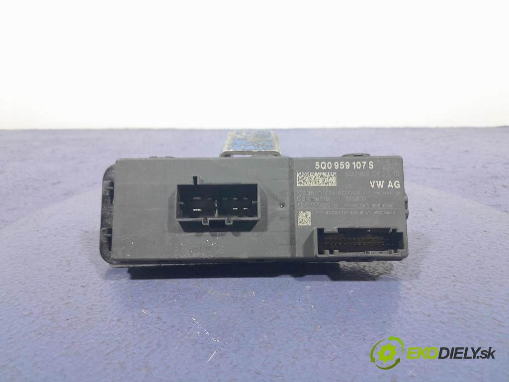 Skoda Superb 2019 řídící jednotka 5Q0959107S