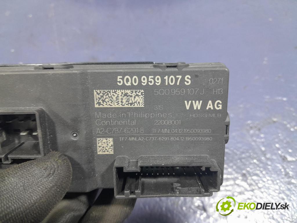 Skoda Superb 2019 řídící jednotka 5Q0959107S