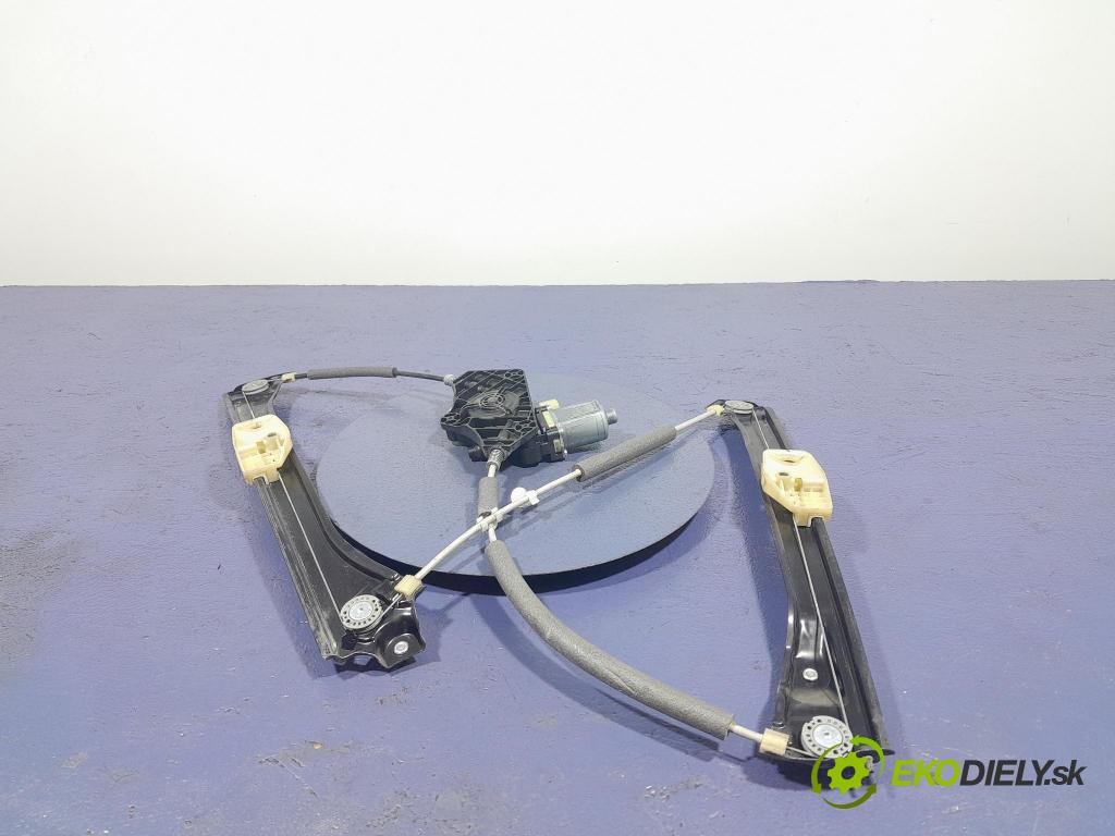 Skoda Superb 2019 mechanismus stahování Sklenka: před v pravo: 3V0837462A