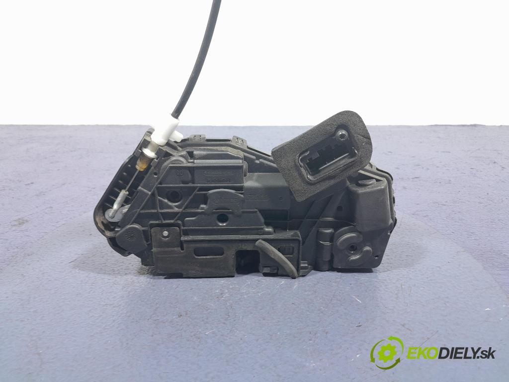 Skoda Superb 2019 zámek dveře Zad: v pravo: 5TA839016M