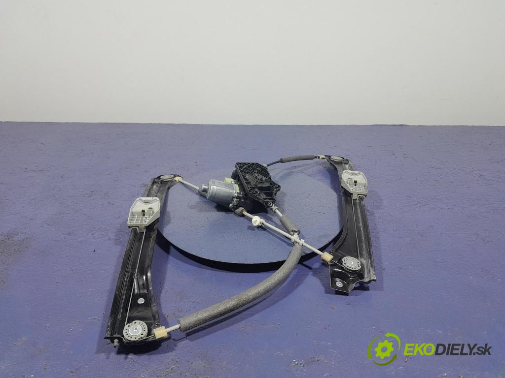 Skoda Superb 2019 mechanismus stahování Sklenka: před Levý: