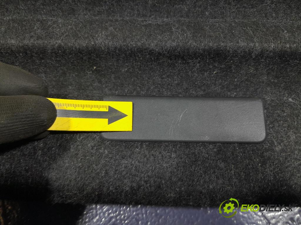 Skoda Superb 2019 Tapacír: kufr 3V5868885E