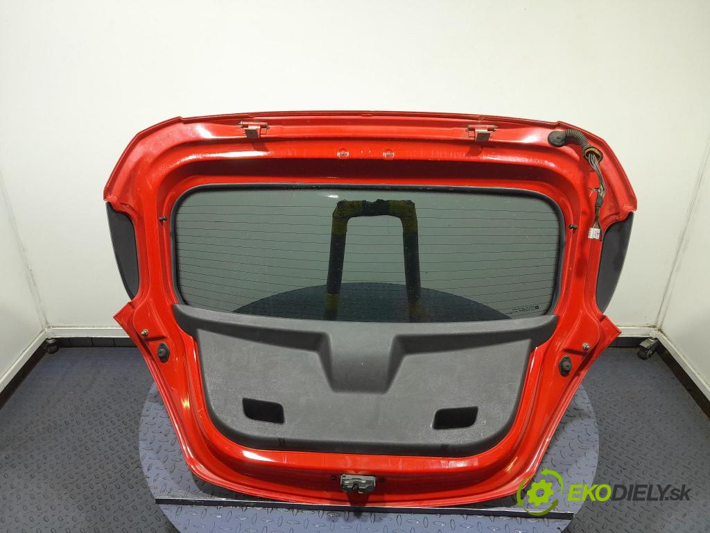 Opel Corsa 2010 zadna dveře kufra: kufra: 