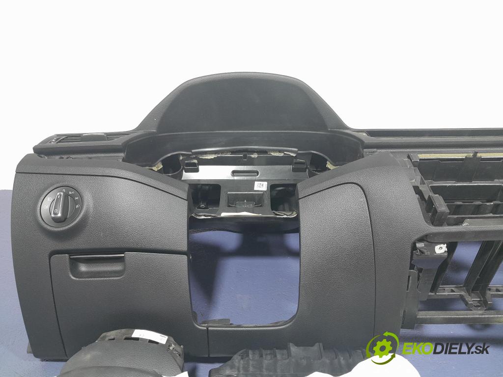 Skoda Superb 2019 kokpit,pristrojová doska