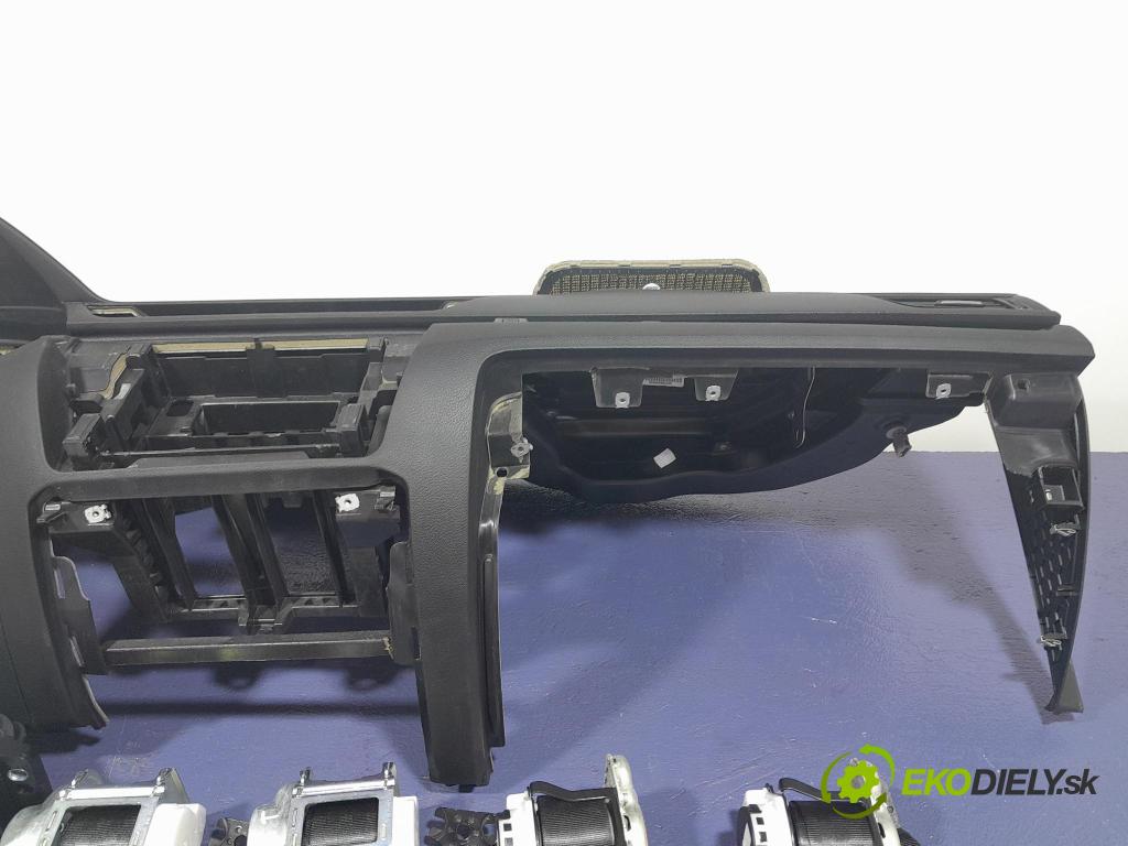 Skoda Superb 2019 kokpit,pristrojová doska