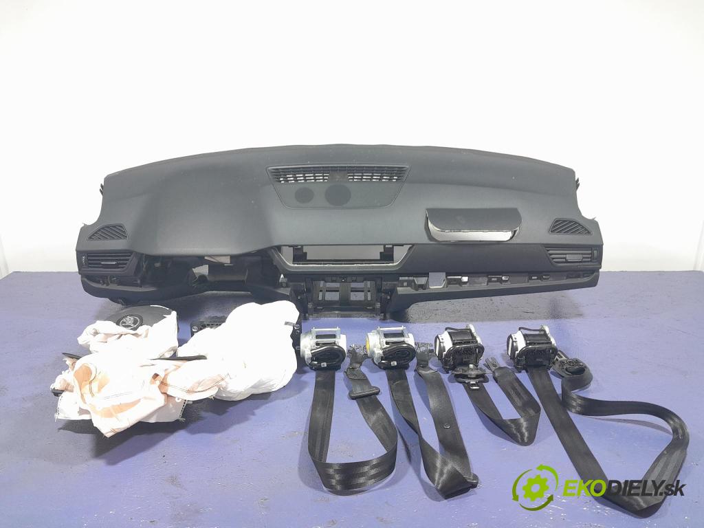 Skoda Superb 2019 kokpit,pristrojová doska