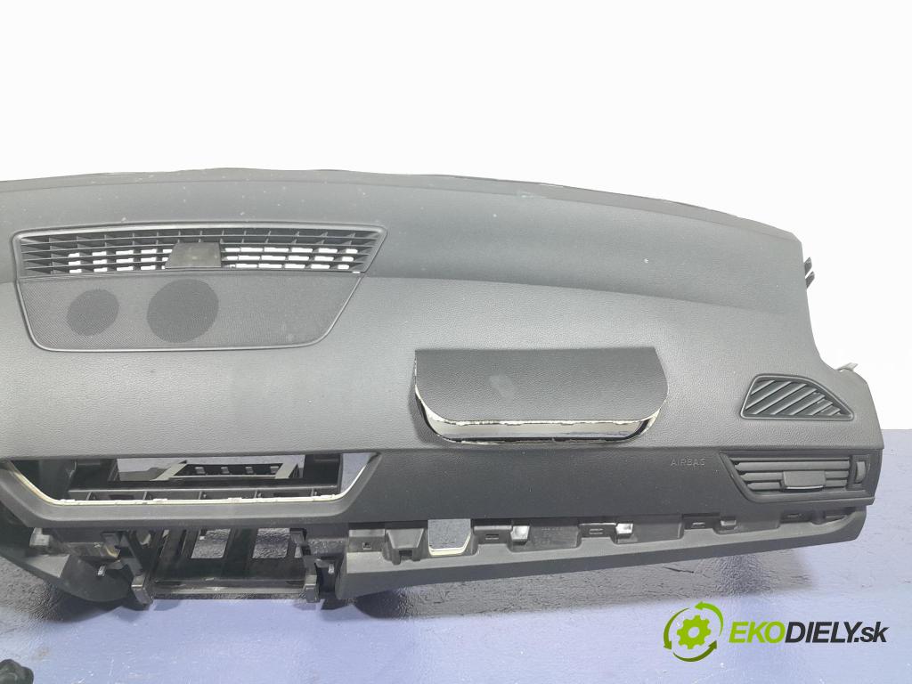 Skoda Superb 2019 kokpit,pristrojová doska