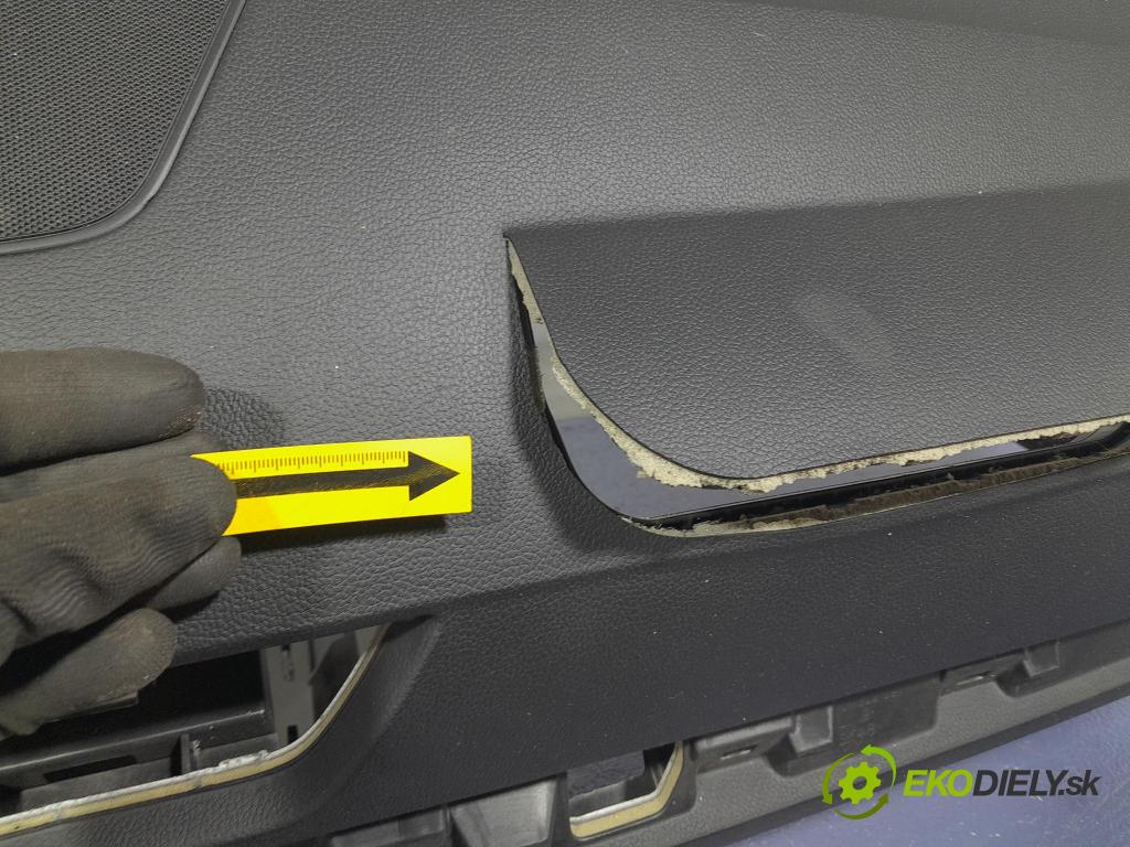 Skoda Superb 2019 kokpit,pristrojová doska