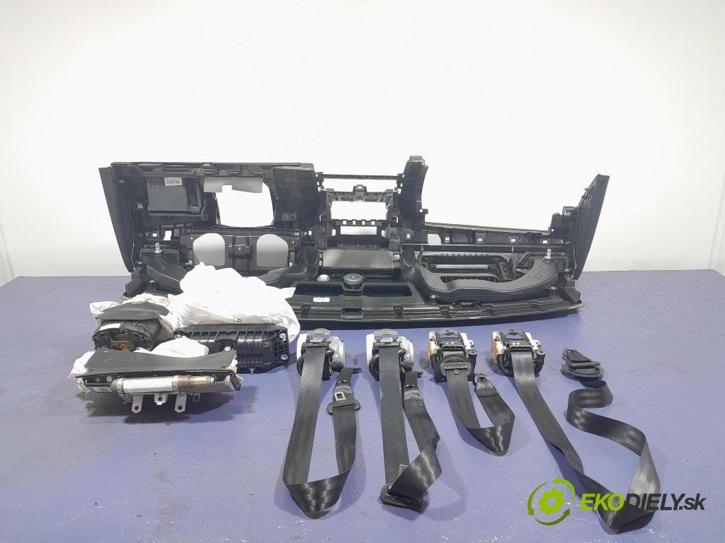 Skoda Superb 2019 kokpit,pristrojová doska