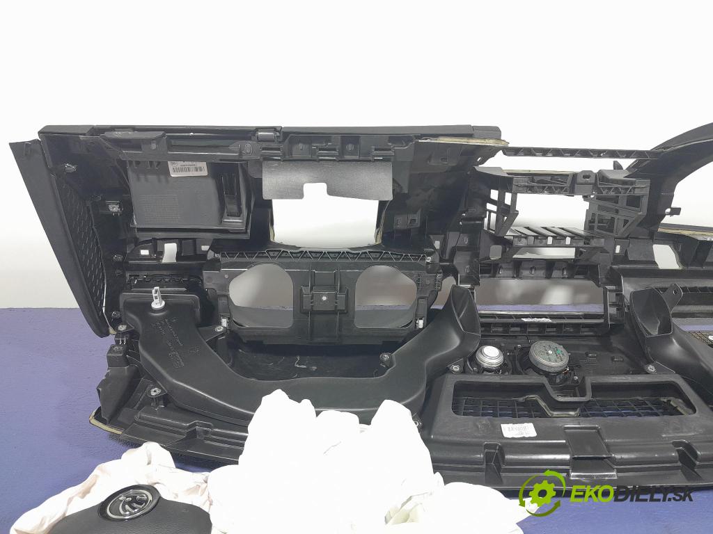 Skoda Superb 2019 kokpit,pristrojová doska 