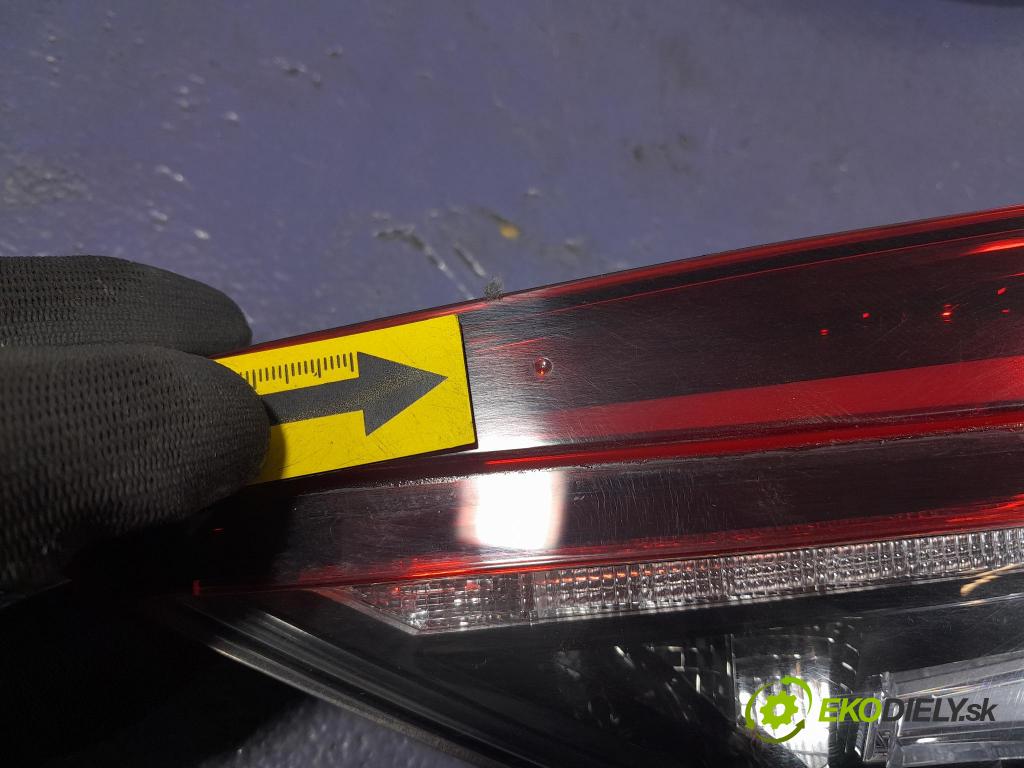 Skoda Superb 2019 svetlo / reflektor zad Prava: Vnútri: 3V5945308G