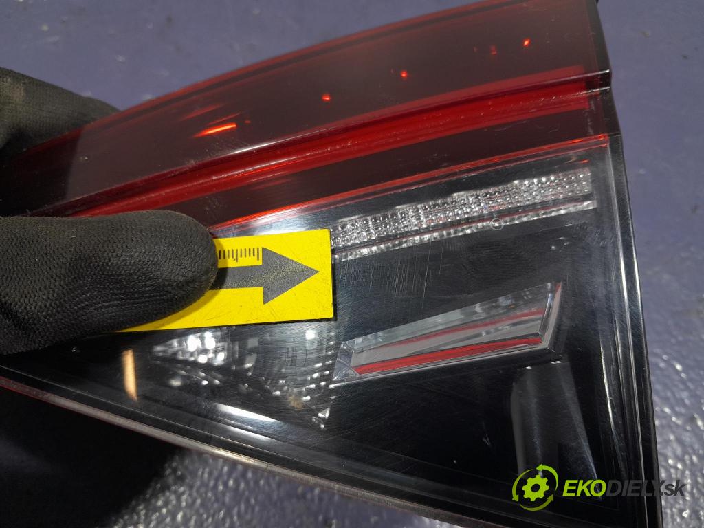 Skoda Superb 2019 svetlo / reflektor zad Prava: Vnútri: 3V5945308G
