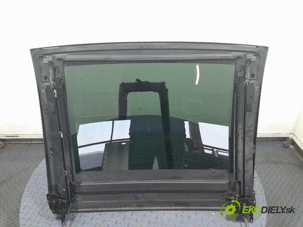 Skoda Superb 2019 Střešní okno: 