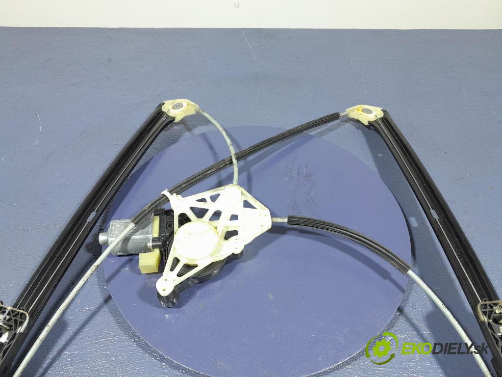 Audi Q7 2018 mechanismus stahování Sklenka: Zad: Levý: 4M0839461A