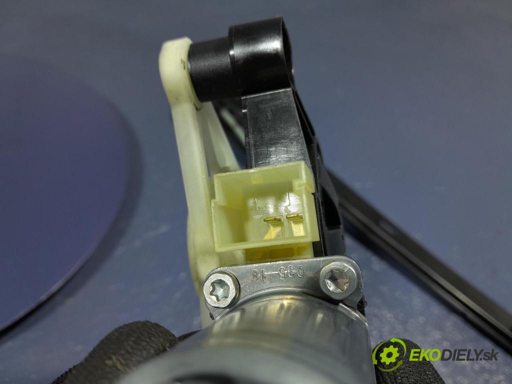 Audi Q7 2018 mechanismus stahování Sklenka: Zad: Levý: 4M0839461A