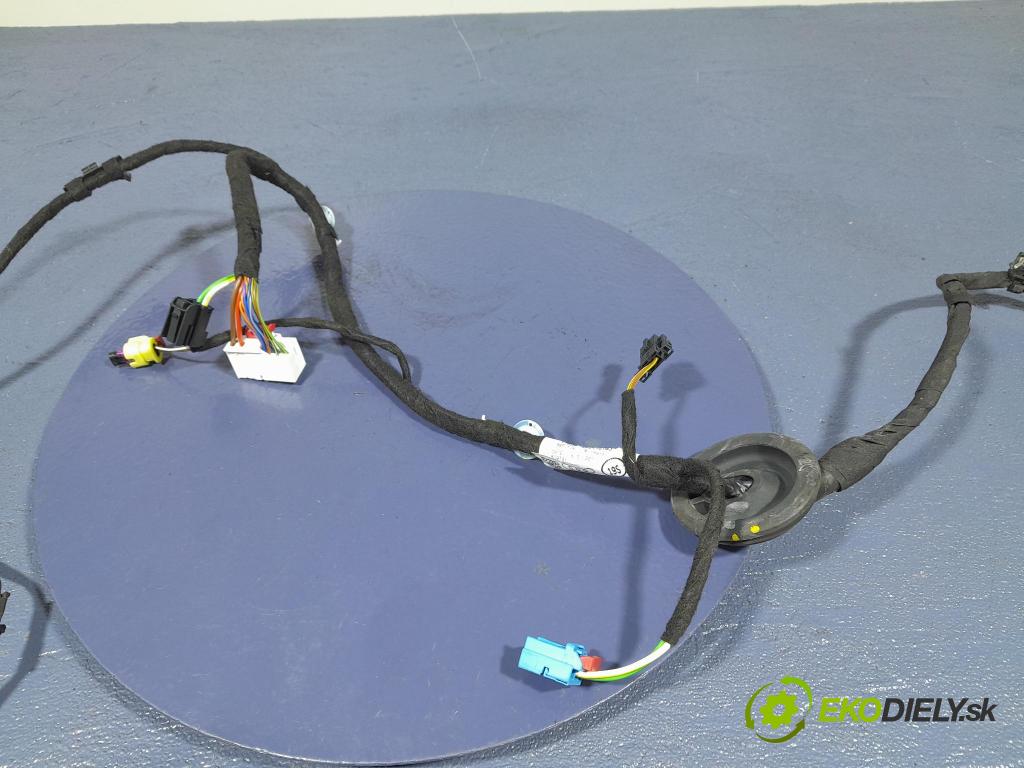 Audi Q7 2018 instalace Elektrický: 4M0971030JG