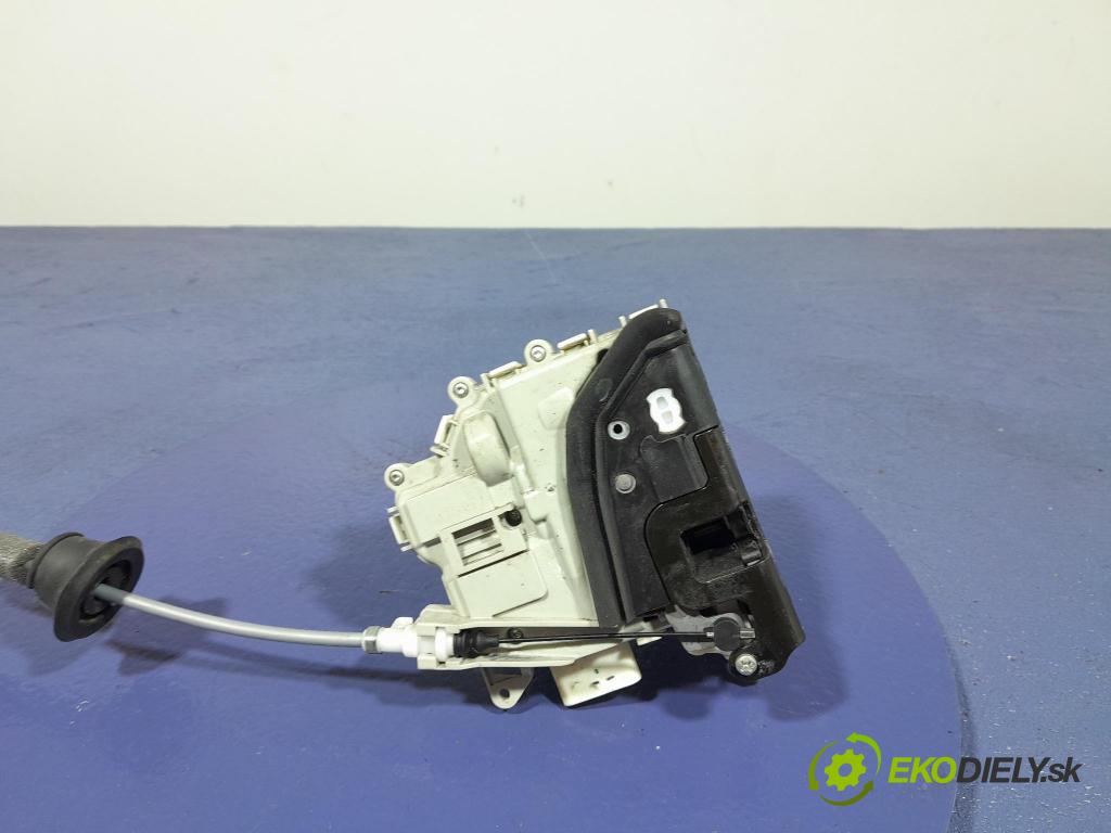 Audi Q7 2018 zámek dveře před v pravo: 8J1837016E