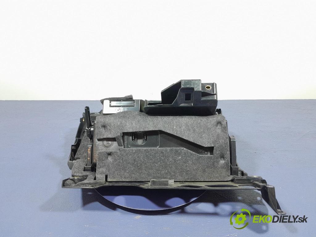 Audi Q7 2018 kastlík 4M1857035R