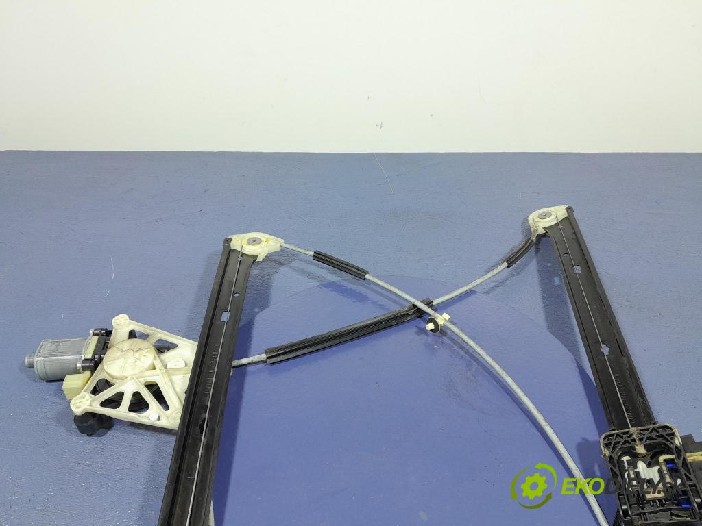 Audi Q7 2018 mechanismus stahování Sklenka: před Levý: 4M0837461A