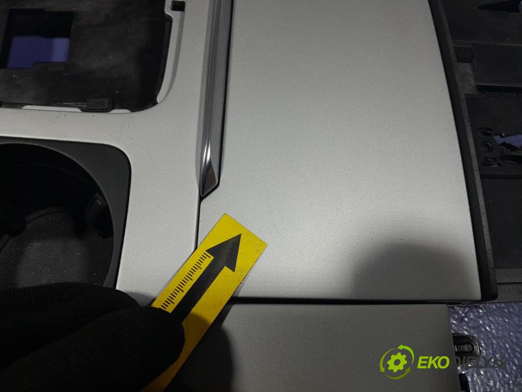 Audi Q7 2018 kastlík