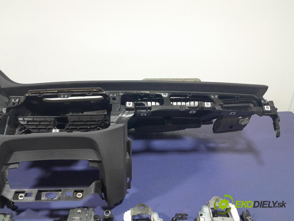 Audi Q7 2018 kokpit,přistrojova deska