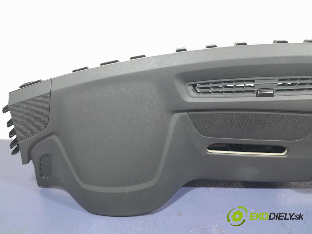 Audi Q7 2018 kokpit,přistrojova deska