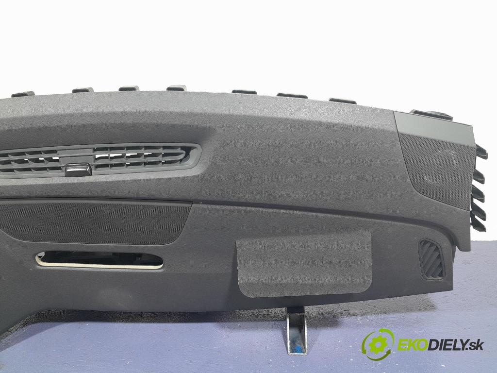 Audi Q7 2018 kokpit,přistrojova deska