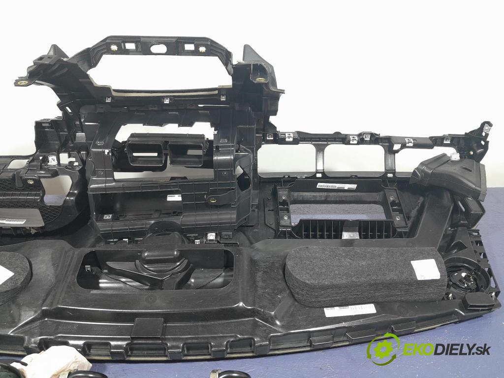 Audi Q7 2018 kokpit,přistrojova deska