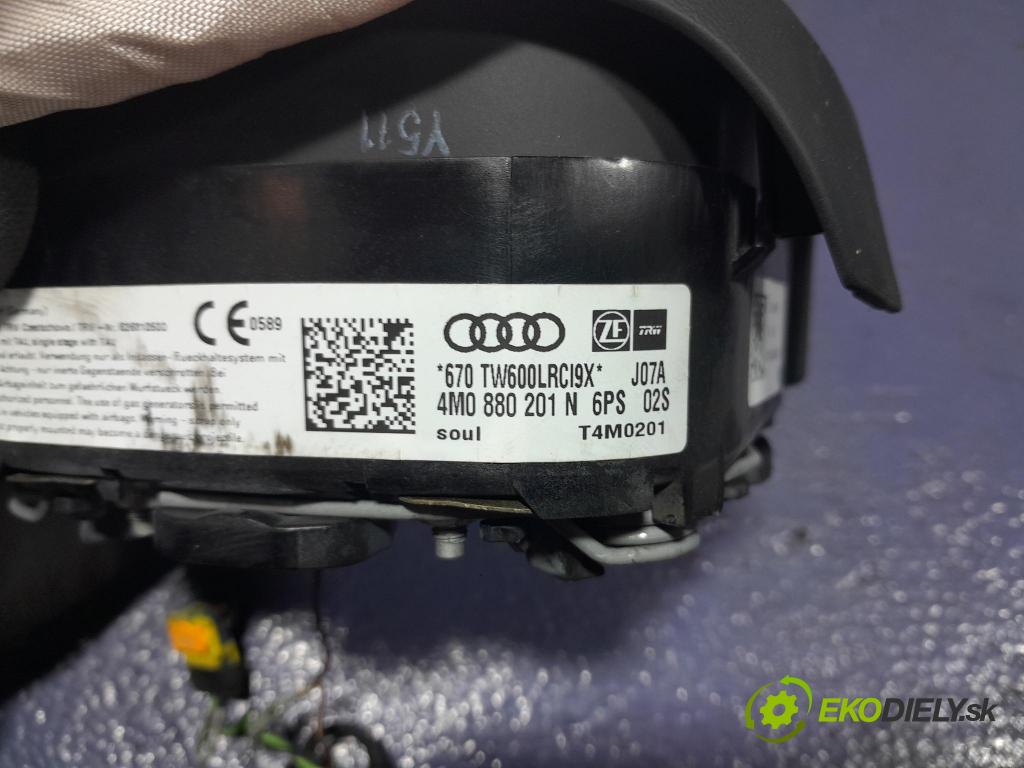 Audi Q7 2018 kokpit,přistrojova deska