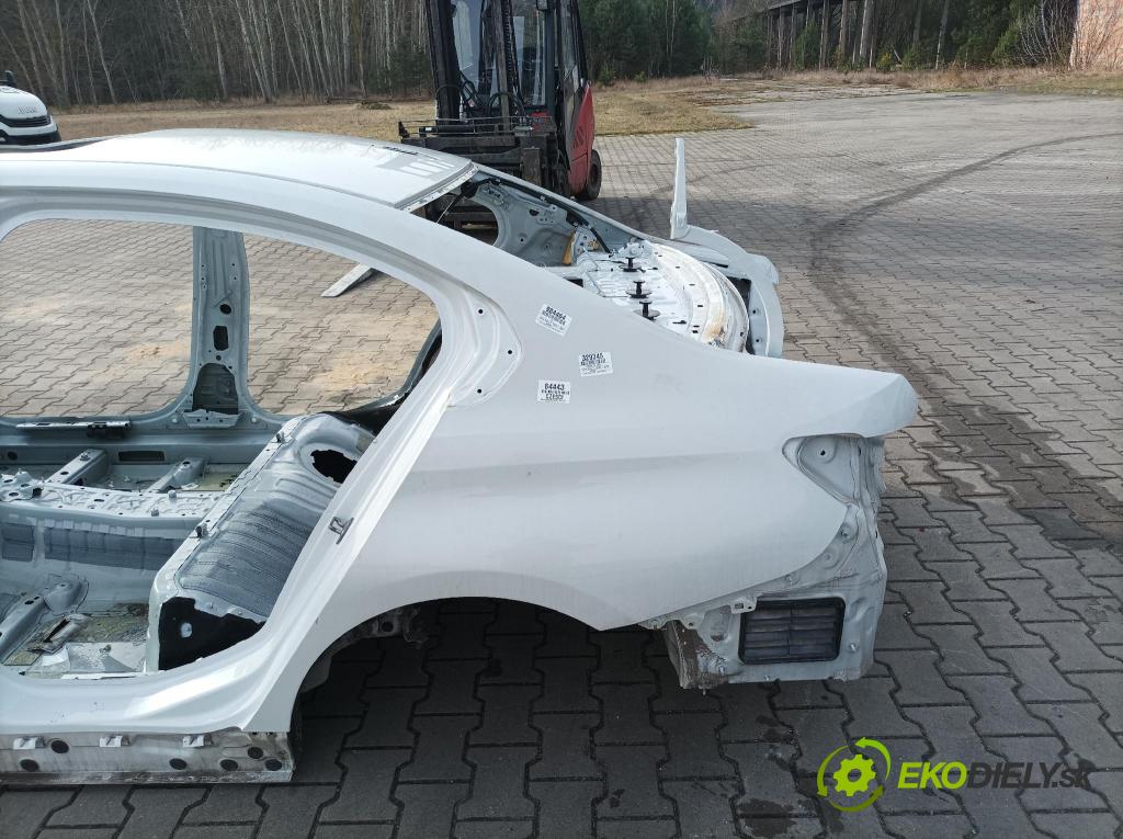 Bmw Seria 3 0 blatník zad Vľavo: