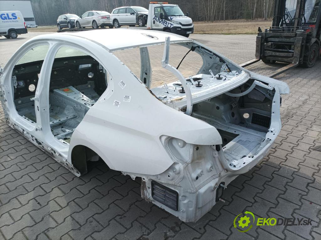 Bmw Seria 3 0 blatník zad Vľavo: