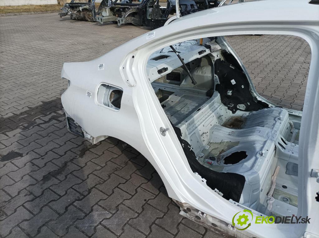 Bmw Seria 3 0 blatnik Zad: v pravo: