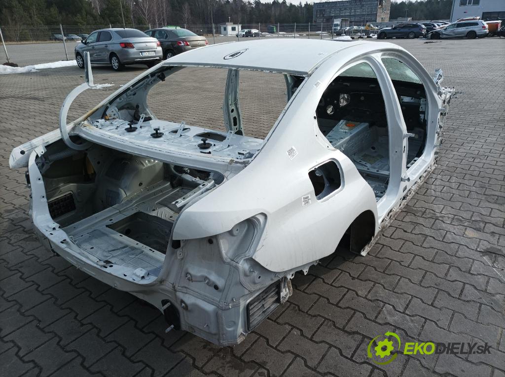 Bmw Seria 3 0 blatnik Zad: v pravo: