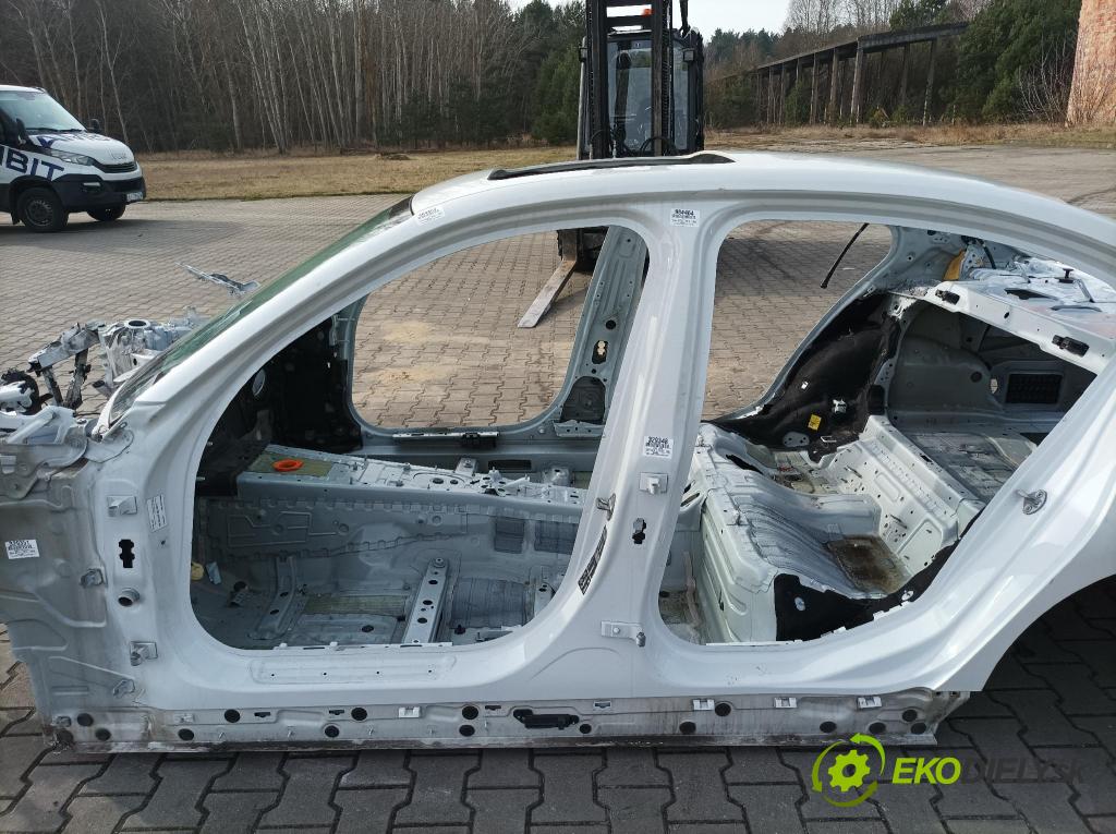 Bmw Seria 3 0 Práh: Vľavo: