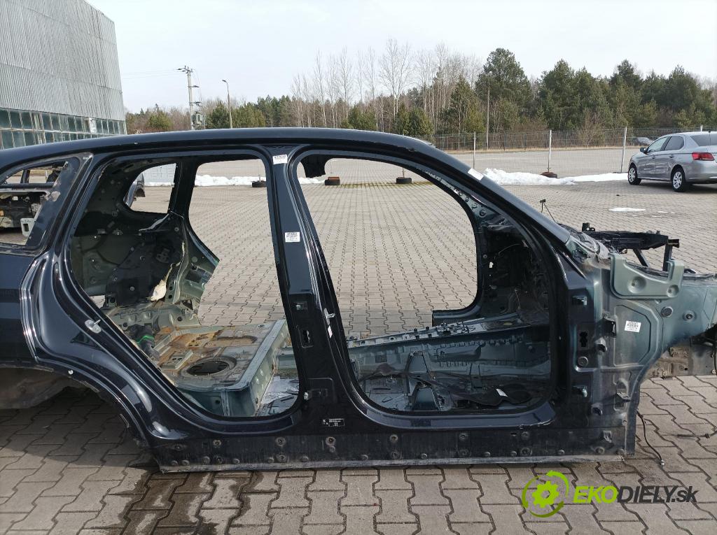 Bmw X5 0 práh v pravo: