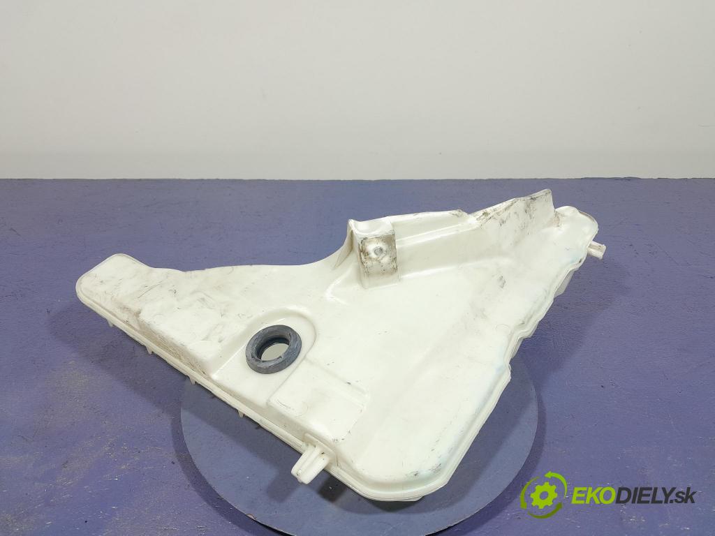 Audi Q7 2018 nádržka Podložka: 4M0955452B