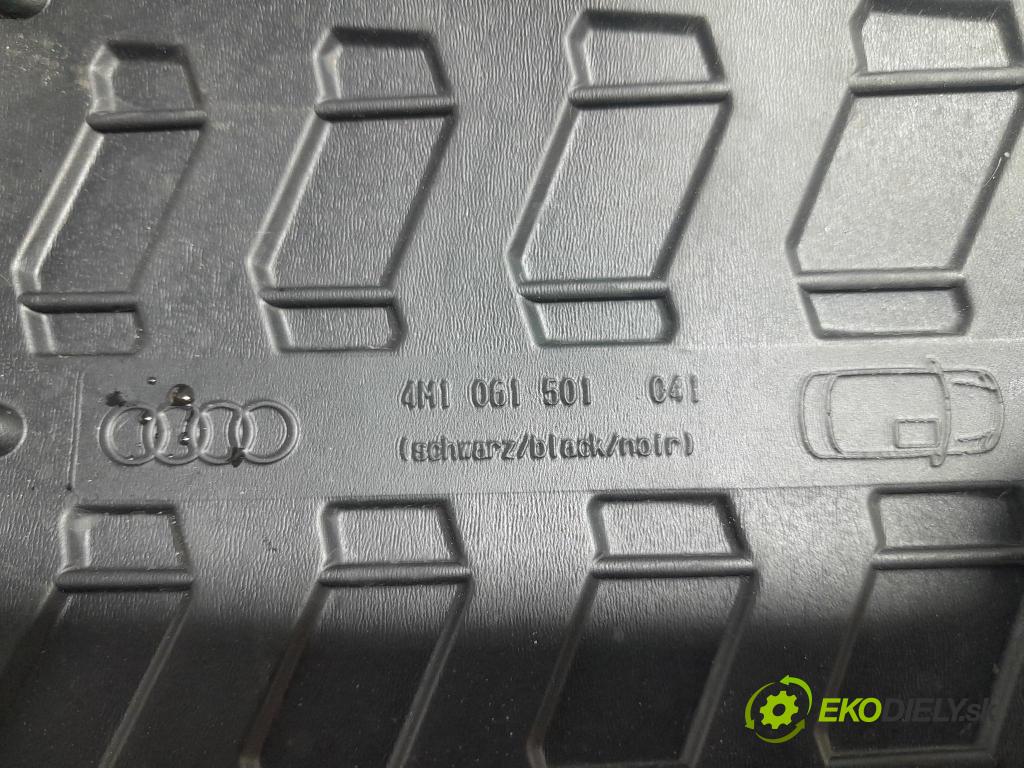 Audi Q7 2018 koberec do auta 4M1061501