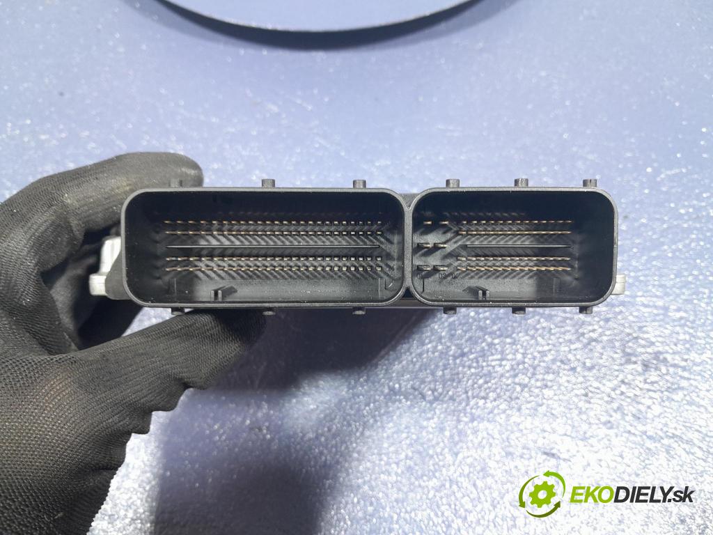 Bmw Seria 3 2002 řídící jednotka Motor: 7789572