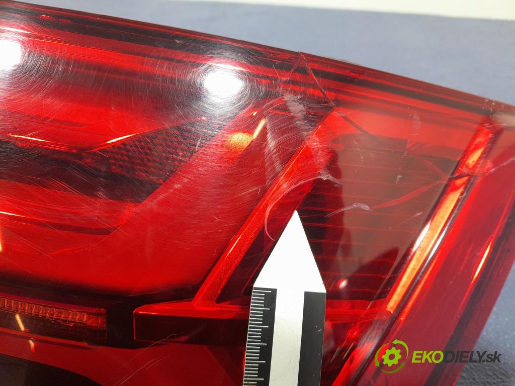 Audi Q7 2018 svetlo / reflektor zad Prava: Vnútri: 4M0945094M