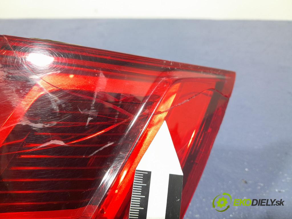 Audi Q7 2018 svetlo / reflektor zad Prava: Vnútri: 4M0945094M