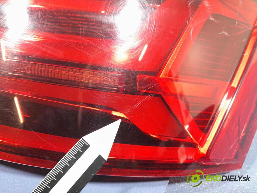 Audi Q7 2018 svetlo / reflektor zad Prava: Vnútri: 4M0945094M