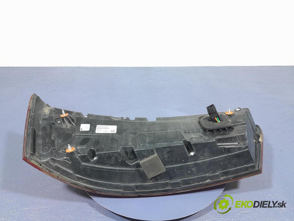 Audi Q7 2018 svetlo / reflektor zad Prava: Vnútri: 4M0945094M