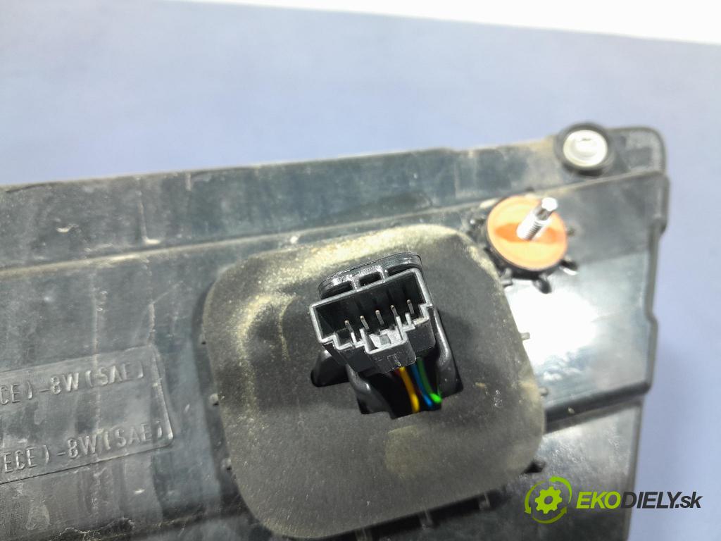 Audi Q7 2018 svetlo / reflektor zad Prava: Vnútri: 4M0945094M