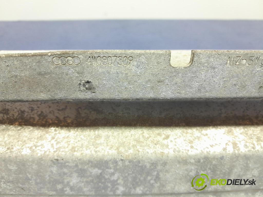 Audi Q7 2018 výztuha narazník Zad: 4M0807309