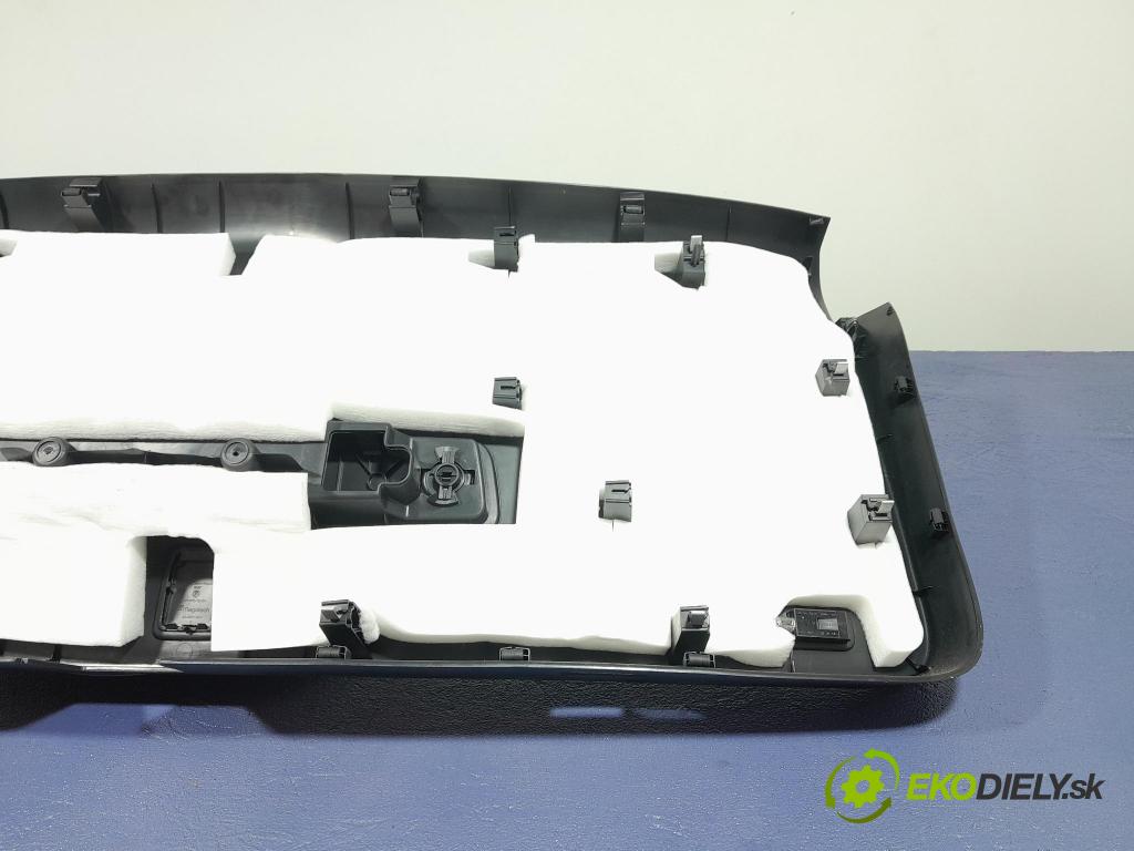 Audi Q7 2018 Čalounictví: kufra: 4M0867973G