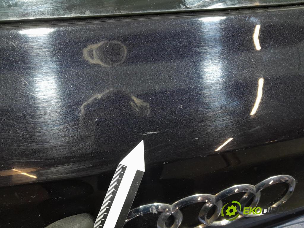 Audi Q7 2018 zadní dveře kufra: kufr