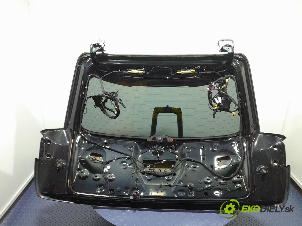 Audi Q7 2018 zadní dveře kufra: kufr 